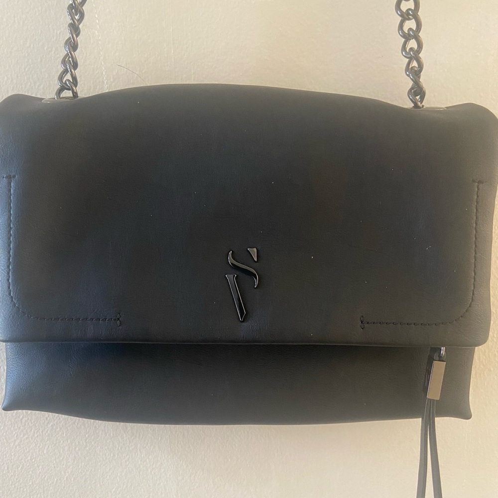 Great condition Vera Wang cross body black purse for any occasion.